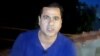 ১০ মে, ২০২৩ তারিখে নিজের ফেসবুক পেইজে পোস্ট করা ভিডিও থেকে নেওয়া স্ক্রিনশটে দেখা যাচ্ছে পাকিস্তানি সাংবাদিক ইমরান রিয়াজ খানকে।