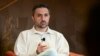 Mustafa Suleyman, CEO Inflection AI, berbicara dalam konferensi teknologi yang diselenggarakan oleh The Wall Street Journal di Laguna Beach, California, pada 17 Oktober 2023. (Foto: AFP/Patrick T. Fallon)