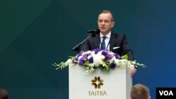 资料照：总部设于美国弗吉尼亚州的美台商会(US-Taiwan Business Council)会长韩儒伯( Rupert Hammond-Chambers)2023年5月3日在台北举行的“台美国防产业合作论坛”上讲话。