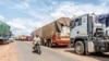 Le seul point de passage autorisé entre le Bénin et le Niger est le passage terrestre du pont de Malanville, ouvert côté béninois mais fermé côté nigérien.