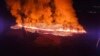 Foto yang diambil dari atas helikopter ini menunjukkan aliran lava yang keluar setelah gunung berapi di dekat Kota Grindavík, Islandia, meletus, pada 14 Januari 2024. 