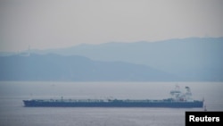 Kapal tanker minyak St Nikolas X1 yang terlibat dalam perselisihan AS-Iran di Teluk Oman yang menurut media pemerintah disita, terlihat di teluk Tokyo, Jepang, 4 Oktober 2020. (Daisuke Nimura/Handout via REUTERS)