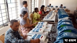 রাজনৈতিক মহলের মত, সব মিলিয়ে মঙ্গলবার ভারতের সাত বিধানসভার উপ নির্বাচন রাজনৈতিকভাবে খুবই তাৎপর্যপূর্ণ হয়ে উঠেছে।