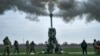 Sejumlah tentara Rusia menembakkan artileri dari meriam howitzer M777 ke arah posisi Rusia di wilayah Kherson, Ukraina, 9 Januari 2023. (Foto: AP Photo)