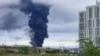 Asap mengepul di atas tangki bahan bakar menyusul dugaan serangan drone di Sevastopol, Krimea, 29 April 2023. (Foto: Reuters)