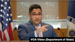 У разі, якщо США не вчинятимуть дій для надання допомоги, український народ відчує негативні наслідки, в тому числі у боротьбі із російською агресією, – заявили у Держдепі. Фото: заступник речника Державного департаменту США Ведант Пател