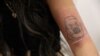 Klinik di London Tawarkan Hapus Tato Kanye Wet Secara Gratis