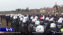 Gjermani, policia fillon largimin e aktivistëve mjedisorë që bllokuan hyrjet e një fshati