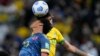 Kolonbyen Yairo Moreno a goch ak Brezilyen Lucas Paqueta pandan yon match kalifikasyon FIFA pou Mondyal Katar 2022 a, 11 Nov. 2021.
