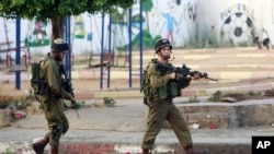 Los soldados israelíes se enfrentaron esta mañana a protestas de palestinos en West Bank.