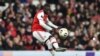 Nicolas Pépé exécute un coup-franc lors du match contre Guimaraes à Londres, Angleterre, le 24 octobre 2019.