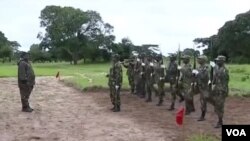 Filipe Nyusi visita tropas em Cabo Delgado