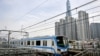 Tuyến metro Bến Thành-Suối Tiên đang băng ngang tòa nhà Landmark 81, tòa nhà cao nhất ở thành phố Hồ Chí Minh