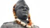 ভারতের জাতীয়তাবাদী নেতা নেতাজি সুভাষ বসুর ১২৫তম জন্ম বার্ষিকী উপলক্ষে তাঁর মূর্তিতে ফুলের মালা দেন ভক্তরা। (ফাইল ফটো- নারিন্দর নানু/ এএফপি) 