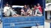 Wasu 'yan kasar Burundi da ake shirin mayar da su kasarsu daga Jamhuriyar Dimokradiyar Conko, ranar 31 ga watan Janairu 2017. (VOA/Christophe Nkurunziza)