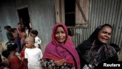Wasu 'yan kabilar Rohingya da suka tserewa rikicin jihar Rakhine