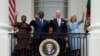 Jill Biden et Joe Biden, ainsi que William Ruto et Rachel Ruto lors d'une cérémonie d'arrivée d'État sur la pelouse sud de la Maison Blanche, le 23 mai 2024, à Washington.