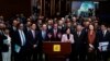Presiden Dewan Legislatif Andrew Leung, tengah, dan anggota parlemen menghadiri konferensi pers menyusul disahkannya undang-undang Pasal 23 Undang-Undang Dasar di Dewan Legislatif di Hong Kong, Selasa, 19 Maret 2024. (Foto: AP)