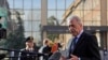 Kwamishinan kungiyar tarrayar turai Dimitris Avramopoulos yayin wata ganawa da manema labarai a Italiya a watan Maris din 2017.
