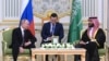 Tổng thống Nga Vladimir Putin cùng Thái tử Ả Rập Xê Út Mohammed bin Salman.
