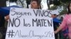 Familiares de víctimas del terremoto de esta semana en México piden no abandonar su búsqueda. Foto: Celia Mendoza, VOA