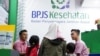 Staf BPJS Kesehatan Kediri, Jawa Timur dalam sosialisasi di sebuah ajang pameran. (Foto: Humas BPJS Kesehatan)