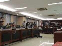 Menteri Keuangan Sri Mulyani Indrawati dalam rapat kerja dengan Komisi IV DPD RI membahas postur APBN Tahun 2020, di Gedung DPD RI, Jakarta, Selasa, 14 Januari 2020. (Foto: Ghita Intan/VOA)