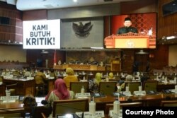 Ketua DPR Bambang Soesatyo berpidato dalam Penutupan masa Sidang III Tahun Sidang 2017-2018. (Foto: Humas DPR)
