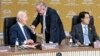 Chủ tịch Việt Nam Lương Cường (phải) tại hội nghị APEC Peru 2024; Tổng thống Mỹ Joe Biden (trái) nói chuyện với Thủ tướng Australia Anthony Albanese (giữa) - AFP PHOTO/HANDOUT/APEC PERU 2024