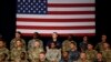 Dakarun Amurka suna sauraren jawabin shugaba Donald Trump yayin da yake magana akan matakin da yake so ya dauka a Afghanistan
a sansanin soji na Fort Myer da ke jihar Virginia, Ranar 21 ga watan Agusta 2017. 
