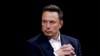 ARCHIVO - Elon Musk, CEO de SpaceX y Tesla y propietario de X, anteriormente conocida como Twitter, asiste a la conferencia Viva Technology dedicada a la innovación y las nuevas empresas en el centro de exposiciones Porte de Versailles en París, Francia, el 16 de junio de 2023.