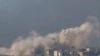 Khói bốc lên trong cuộc oanh tạc của Israel gần biên giới với miền Bắc Gaza, ngày 13/12/2023.