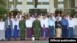  ဗိုလ်ချုပ်မှူးကြီးမင်းအောင်လှိုင် နဲ့ သတင်းမီဒီယာကောင်စီ အဖွဲ့ဝင်များတွေ့ဆုံ (သတင်းဓါတ်ပုံ- ဗိုလ်ချုပ်မှူးကြီးမင်းအောင်လှိုင် တရားဝင် ဖေ့စ်ဘုတ်)