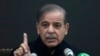 Mantan Perdana Menteri Pakistan Shehbaz Sharif berbicara saat konferensi pers terkait pemilihan parlemen, di Lahore, Pakistan, Selasa, 13 Februari 2024. (Foto: AP)