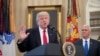 Shugaban Amurka Donald Trump da mataimakinsa Mike Pence tsaye a gefensa