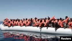 Embarcação no Mar Mediterrâneo, 18 de Maio, 2017. 