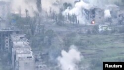 Una imagen a vista de pájaro muestra el impacto de la artillería rusa sobre la localidad de Toshkivka, en la región de Toshkivka, el 19 de junio de 2022.