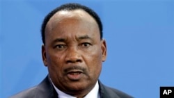 The President of Niger, Mahamadou Issoufou, addresses the media during a joint press conference with German Chancellor Angela Merkel, unseen, after a meeting at the chancellery in Berlin, Germany, Wednesday, May 8, 2013. (AP Photo/Michael Sohn)
