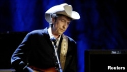  Bob Dylan actuando no Wiltern Theatre em Los Angeles