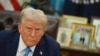 Президент Дональд Трамп общается с журналистами в Овальном кабинете Белого дома в пятницу, 31 января 2025 года, в Вашингтоне. (AP Photo/Evan Vucci)