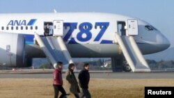 Passengers walk away from ANA's Boeing 787 Dreamliner plane after it made an emergency landing at Takamatsu airport, western Japan, Jan. 16, 2013.