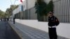 Un policier marocain garde l'entrée du bureau judiciaire d'investigation à Sale, près de Rabat, Maroc, le 29 janvier 2017.