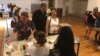 Venezolanos en Nueva York esperaron hasta una hora en fila para emitir su voto en el plebiscito el domingo, 16 de julio de 2017.