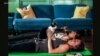 Tren Yoga Bersama Anjing, Kucing dan Binatang Lain